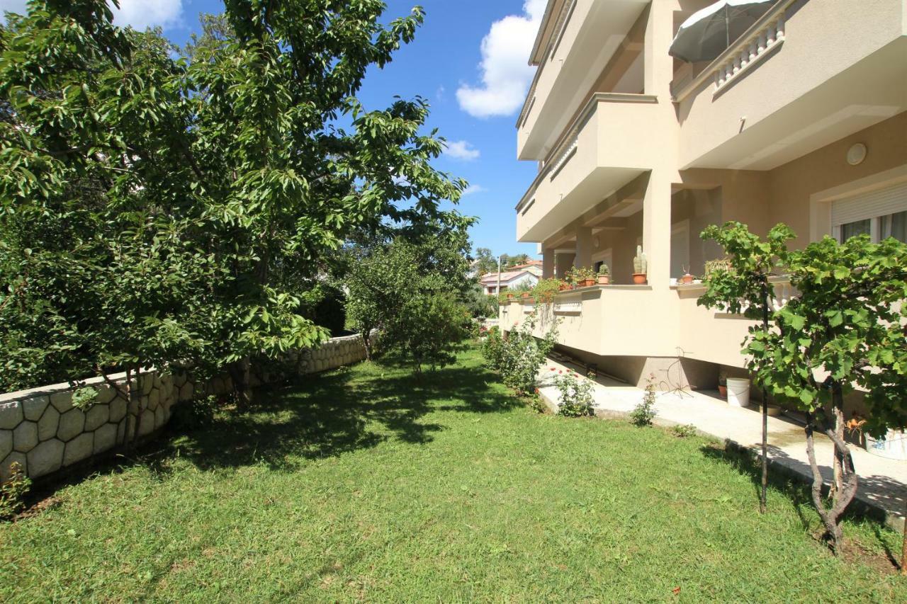 Apartments Macolic Раб Экстерьер фото
